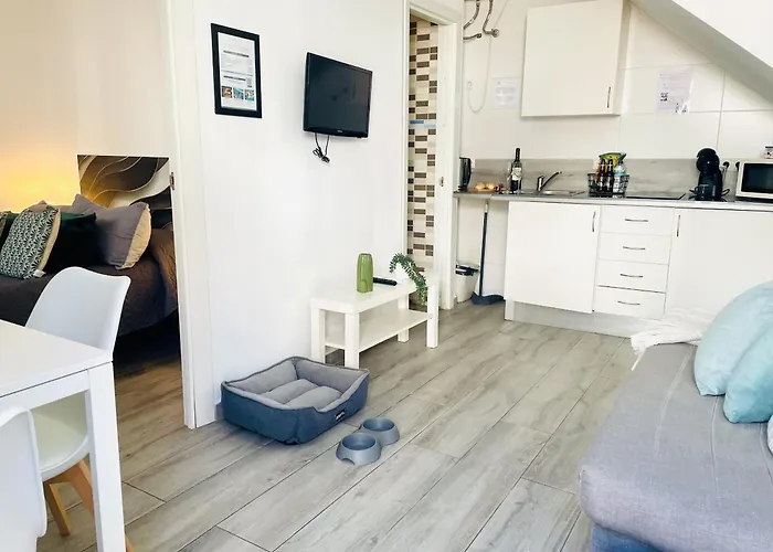 Jimena Maro En El Centro De Nerja