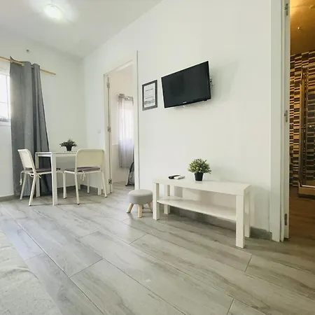 Jimena Maro En El Centro De * Nerja