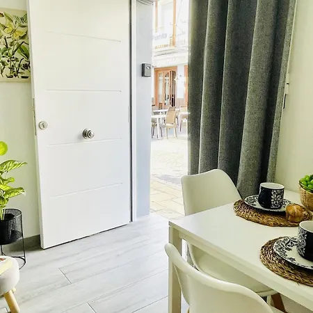 Jimena Maro En El Centro De *