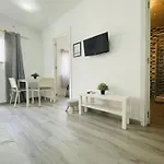 Jimena Maro En El Centro De * נרחה