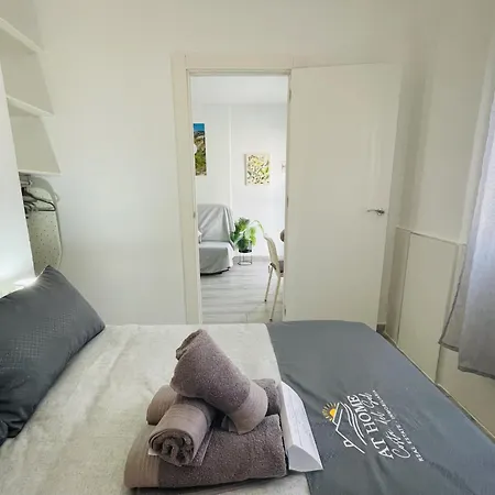 Jimena Maro En El Centro De Apartamento Nerja