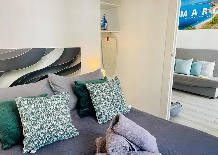 Jimena Maro En El Centro De Apartment Nerja